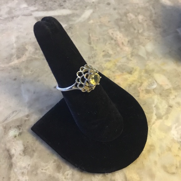 Sterling Silver Jewelry - CL🛑 Sterling Silver Tiered Flower Ring w/Stone